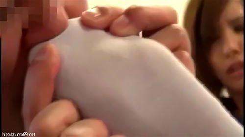寝汗で濡れた髪、紅潮した頬、息をのむ姿が卑猥だ、熱のこもった乳房の谷間、汗に濡れた腋の下、蒸れた情けなさ・・・、ああ！