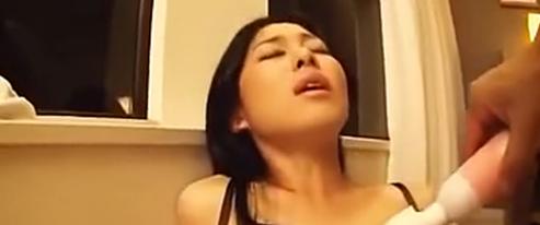 浮気をする教師の夫婦の過激な美女教師と父母が宿舎で遊び交流