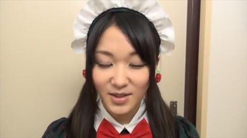 美少女メイドがご主人様を誘惑する、フェラと濃厚なキス