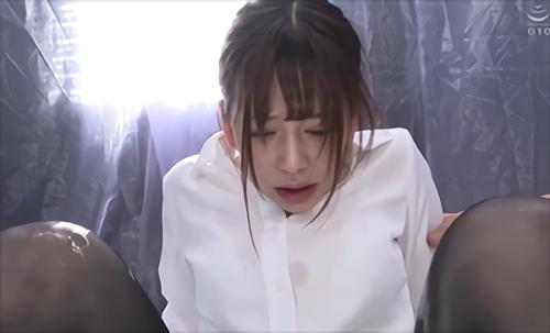 『淫乱』エキサイトしてきた頃を見計らってムレた股間をクンニしながらマネーで口説く、ストッキングに穴を空け、デカチンをねじ込んでバックで高速！