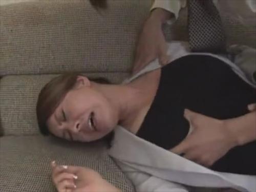 女性教師が生徒の輝く男性器をしゃぶり、おしゃぶりを模倣しているところを逮捕された。