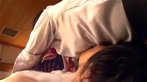 柔らかい泡で体を洗われれば、ペニスを触られていなくても勃起してしまう、ふとした瞬間に男性の手がペニスに触れれば、そんな店でなくても抜いてもらいたくなる！