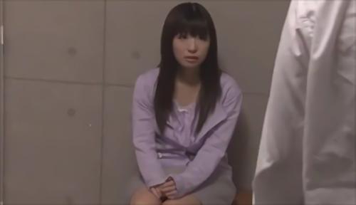『ディープキス』生徒にも先生にもバレないように、学校でこっそり憧れの研修生とヤッてます！ある日、私の学校に上品で清楚な研修生がやってきました！男子！