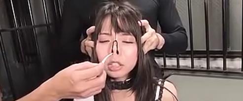 大胆変形女性エステティシャン。