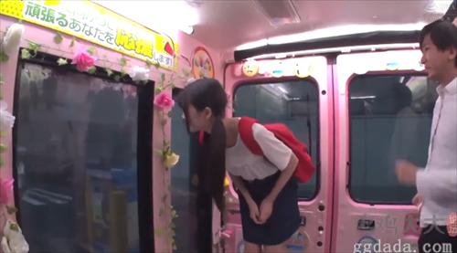 ミラーカーで品行方正な女性とアルバイトセックス