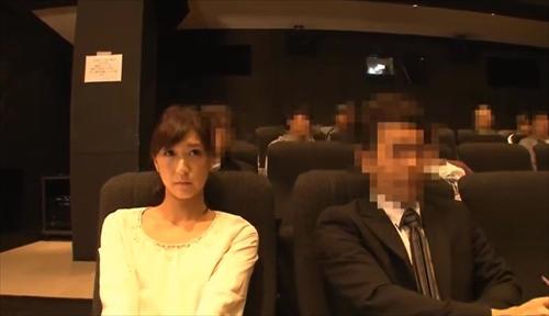 身体に魅惑的な物質が行き渡り、無理やり性交し、再び魅力的な薬を使われる。