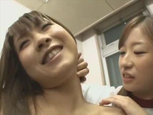 女の子同士で裸にされて、たっぷり触れ合うのが大好き