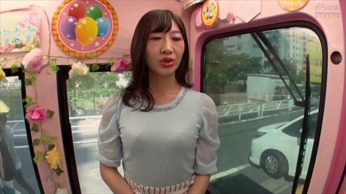 40代の妻、魔法の鏡の恋人との密かな逢瀬で性欲が爆発、濃厚なキスに溺れてしまう
