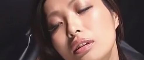 快感電気刺激でデカパイ麗姿震え潮吹き、目輝かせ昇天を目指す。