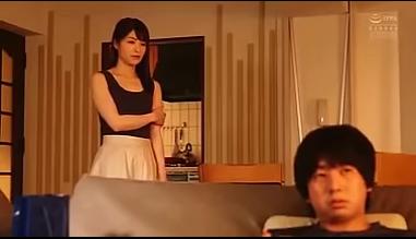 魅力的な容姿妻が、自分に好意的で惹かれる隣の住人と喧嘩して禁制の恋ファック