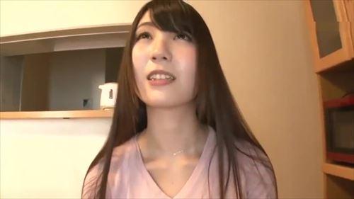 白く滑らかな肌をした女性が、快楽に身を任せる。