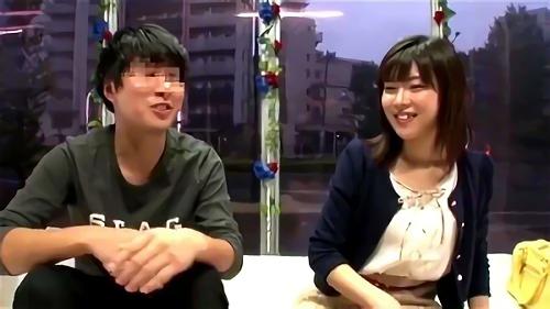 仲良し素人大学生が鏡の中で2人きりになると、男子はチ○ポを犯され、女子はいけないと恥ずかしがりながらも男友達の勃起チ○ポに興味津々でアソコを疼かせてしまう！