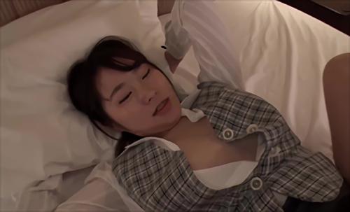 『フェラ』蒸れたオンナの香り、昏〇状態の今がチャンス、欲望のままに寝ている同僚で情慾ケア生ハメ、可愛いあの子を今だけ独占、。！