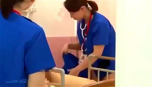 『即ハメ』?202X年、射精能力の急激な低下に悩む男性患者が緊急救命・即ハメHセンターに運び込まれ、自分からの身体で「即ハメ」を受ける、そこで4人の女性医師が、自分からの身体で「即ハメ」や「ナカ出し」を受け入れ！