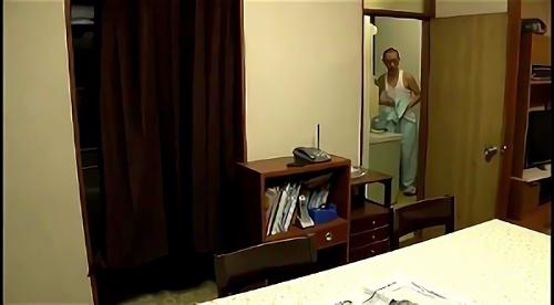 父親を誘惑する娘、下宿人とセックスする人妻、レイプ願望を持つ女、流浪の旅に出る男女など、ヘンリー塚本作品ならではのシチュエーションが満載の全7回音盤作品！