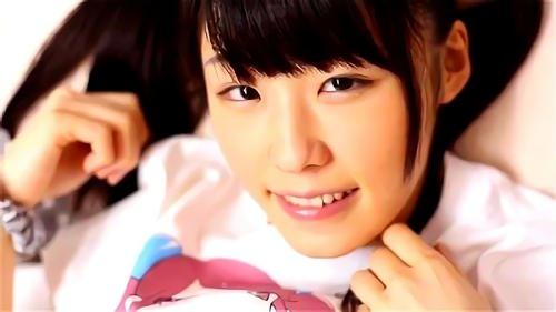 史上最高の萌えパフォーマンス：ロタかわいい女無毛マンコ二つ結びぺったんこおっぱい生射精、しかも！