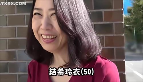 『素人』一切の尊厳を捨て、快楽に身を委ねた熟女たち。白い肌と黒い陰毛が美しい熟女たち。淫らなパンティを広げ、濡れた秘部を舐めれば、淑女ムー！