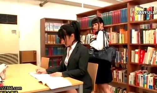 『クンニ』レズハラスメント！巨乳メガネ美少女が図書館で性器をクンニして妹をイカせまくる!