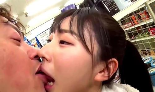 女性客は正気を失うほどの透けっぷり！女たちの秘部は即ハメでびしょ濡れ!