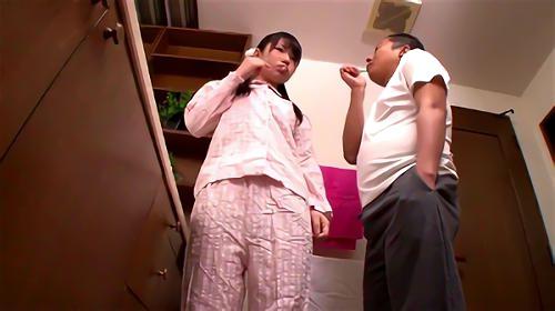そして、性知識の乏しいロリータ少女は、いつでも媚薬入りのお口を使って舐めまくれば、ムラムラエロ楽しい女の子に変身、キュートなお口でスケベな部分を舐め上げられ！