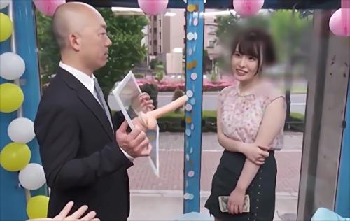 『巨乳』そして、マジックミラー号に連れられ、セックス特集の取材を受ける。彼女は