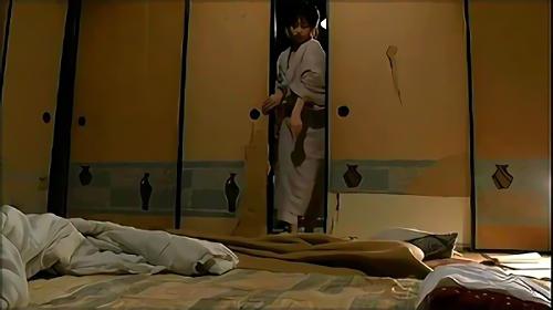 女の艶めかしい肉体が、天命のようにイナズマのように貫かれ、湧き上がる快感、激しく痙攣する身体、紅潮して呆然とする表情がたまらなくエロティックだ、これぞオーガズム！