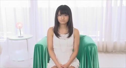『美乳』18歳まで親と一緒に学校に通っていたという、今どき珍しい箱入り娘です、自分の知らないことを体験してみたい・・・・・・」、これが！