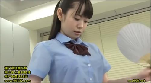 『PANPAN』胸の谷間が見えるだけならラッキーだが、胸が弾けている、ピンクの乳首が丸見え、無防備すぎるでしょ？思春期の男子には煽りが強すぎて、情！