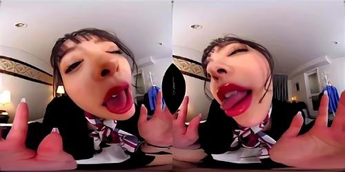 制服を粋に着こなし、笑顔で迎えてくれるビューティーコンサルタントに誘惑される、「最近の口紅は剥がれにくいんですよ、試してみませんか？真っ赤な唇への執拗で濃厚な舌のキスに！