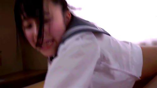 そして不格好に発育したFカップボディと、男とヤリたい願望を持つ18歳女子「涼海みさ」の2作目は、制服・スクール水着・ブルマで初体験する4SEX、玩具責め、ローション責め！