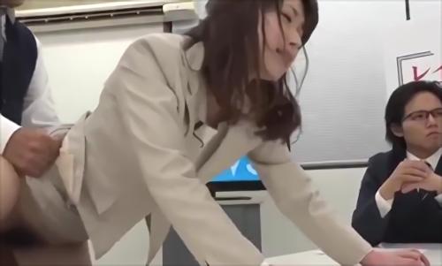 『マン毛』前作が大好評につき早くも関係のもの化！深刻化された少子化問題を解決するために施行された政策は、なんとレ〇プ合法化！女は男を選べず誰！