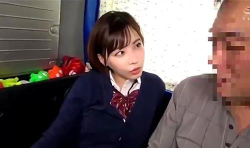 痴女が逆ナン！車内で生挿入され騎乗位から膣内射精!