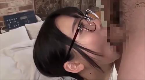 『youJizz』濡れやすい超センシブル体質でズボンはもうグチョ濡れ、触っただけで脳イキの連発、キメパコ状態で舌出しイキ娘や白目で絶頂するとんでも娘！