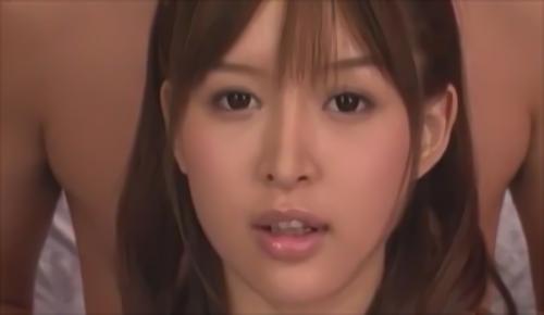 『3P』女の子のチャームポイント満開！どんなに気持ちよくても、恥ずかしくても、カメラ目線！インタビュー中、攻められ、犯され・・それでもカメ！