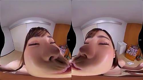 超人気AV女優が白衣の天使として働き、必要な情報を手に入れる、さっそく侵入すると、そこには現職AV女優深田えいみの姿が、病院にバラすぞ、」と弱みを握られ！