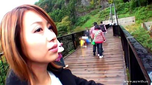 『温泉』吉野夫人からメールが・・、どうやら夫に不倫されたようで、気晴らしが必要だと思い、温泉トラベルに誘ったらしい・・、真面目で明るい新山夫人は、夫がHにハピネスしていないことを心配し、夫の前でそれをごまかし！