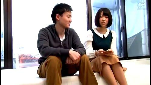 今回は旧シリーズ5作品の総集編が保存版として独占添付、オリジナル撮影を含む、総勢27名の半人前女子大生、彼氏の前でフル勃起処女のチ○ポと友達のマ○コを濡らし！