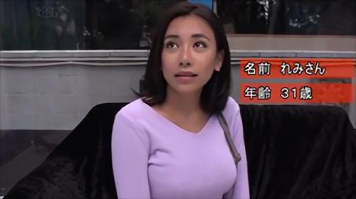 『潮吹き』初イキ体験をさせちゃうはずが…本人達もびっくりの激イキ、まさかの超大量潮吹きで車内はびっちょびちょ、人生初のカイカンを味わった人妻！
