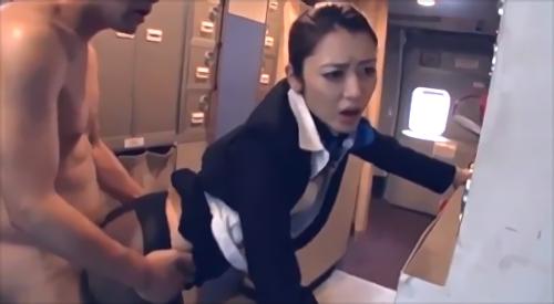 『スチュワーデス』飛行機が離陸するやいなや呼び止められ、むやみに舐められベロベロにされ、全員が電気ストーブで何度も責められ、機内は大混乱、ナカダシ続！