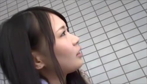 『着衣』教室に居場所がない私は、いつも一人でお弁当を食べている屋上が絶好のパンティ鑑賞ゾーンです！お弁当を食べながらパンティを堪能し、秘部！