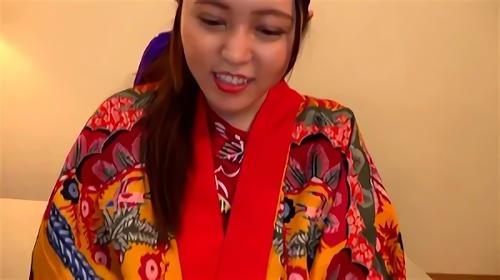 今シーズン中に太陽の下に出ることが許されなければ、実家に戻って家業を継ぎ、結婚すると決めていたらしい、撮影中、彼女の肛門を垣間見ることができた！