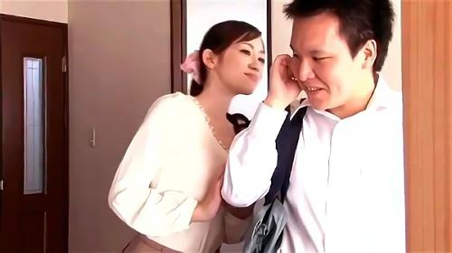 『NTR』二児の母、元山はるか、美麗、夫と息子と暮らすチャラい母親は、ある日思春期を迎えた息子に後ろから無理やり犯され、中出しされてしまう・・・、それ以来、ママの気持ちも考えずにフェラチオ、バストファック！