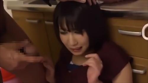 『湊莉久』また痴〇される事を期待している自分に気づく、夫には明かせない悩み、再び乗ったバスの車内で身体を弄られムリヤリ押しかけられた家の中で！