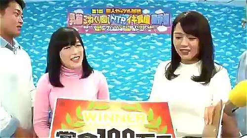 カップルの同僚がペアを交換して乳首責め対決、イッたら彼氏に乳首をこねくり回され寝取られセックス罰ゲーム!NTR要素で乳首感度倍増、乳首だけで潮吹き！