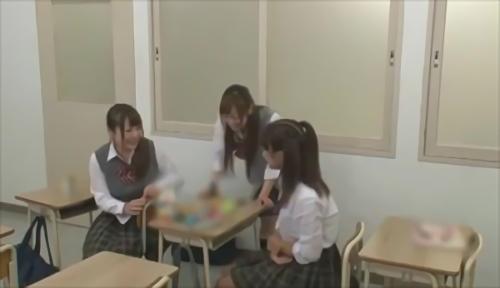 『制服』放課後にこっそり女子会を開き、男性のペニスに異物を挿入するというコンセプトについて語り合う、男子禁制のこの空間でばったり出会った気！