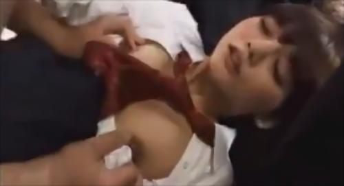 『イラマチオ』毎回、可愛い女子校生ばかりを狙った凶悪な痴漢・レイプ事件が発生する。今回の被害者は制服姿のキュートな女子校生・津奈木玲。男たちに囲！