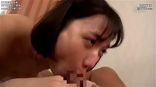 家に居候させていたのだが、子供がいなかったため、おじさんは下の娘の身体になりきれなくて困っていた、戸惑うおじさんも負けじと若い身体と唇を堪能するが！