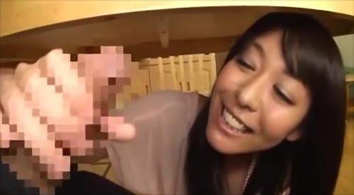 『中出し』担任と2人っきりで話せば、子供が部屋にいることを良いことに、夫との夜の不満を語る若妻はやはり一人の女、子供には決して言えない保護者！