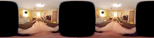 待ってました、あの「鷹匠」がVRで登場、グラドルからAVに転身したトップアイドルとついにセックスができる、目の前に広がる鷹翔のおっぱい、お尻、おまんこ！