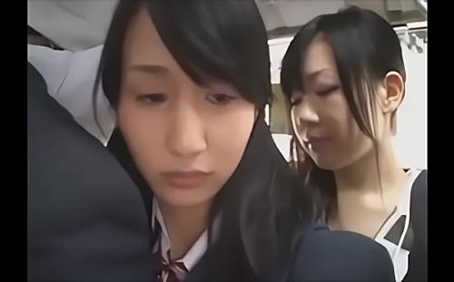 『女子高生』新作2本を収録した豪華カップリング！病院にて辻さきが、一般の看護師に情欲的アクトを見せつけてそのリアクションを伺う企画と、満員バス！